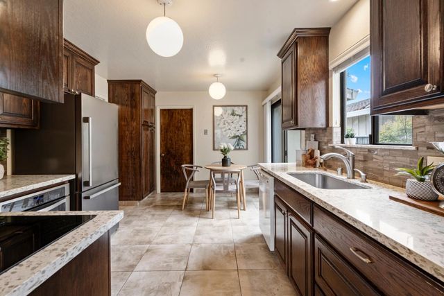 30 Donnas Lane, Hollister, CA 95023