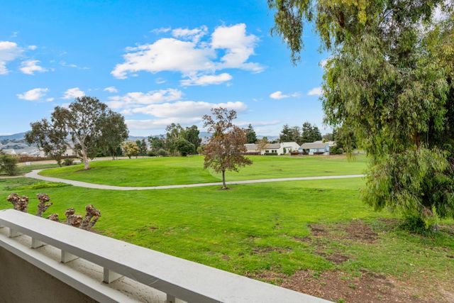 30 Donnas Lane, Hollister, CA 95023