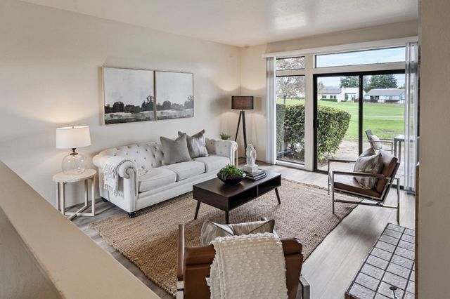 30 Donnas Lane, Hollister, CA 95023