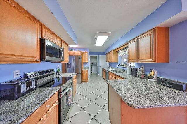 607 FOX HILLS DRIVE, Sun City Center, FL 33573