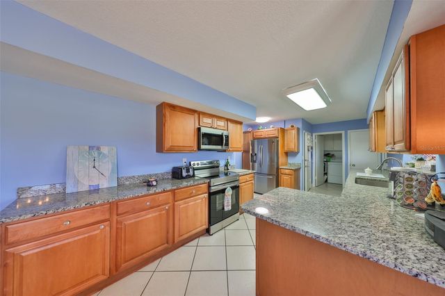 607 FOX HILLS DRIVE, Sun City Center, FL 33573