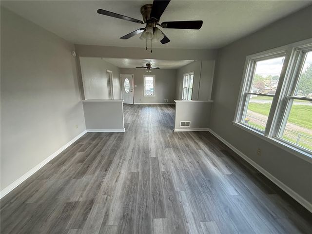 2861 Maple St, Bethel Park, PA 15102