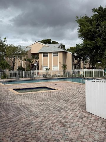 2301 NW 96th Ter 16D, Pembroke Pines, FL 33024