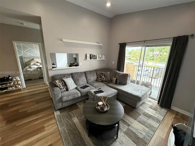 2301 NW 96th Ter 16D, Pembroke Pines, FL 33024