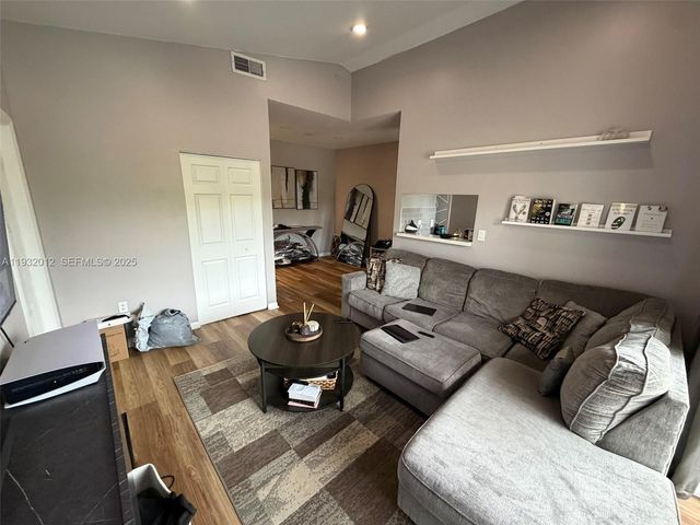 2301 NW 96th Ter 16D, Pembroke Pines, FL 33024