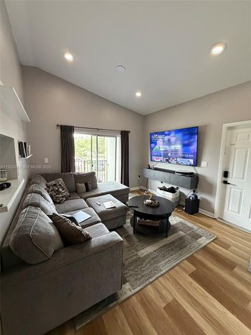 2301 NW 96th Ter 16D, Pembroke Pines, FL 33024