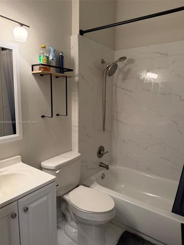 2301 NW 96th Ter 16D, Pembroke Pines, FL 33024