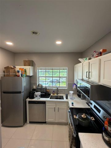 2301 NW 96th Ter 16D, Pembroke Pines, FL 33024