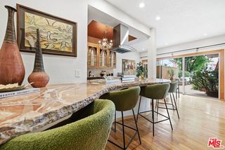 612 S Barrington Avenue 213, Los Angeles, CA 90049