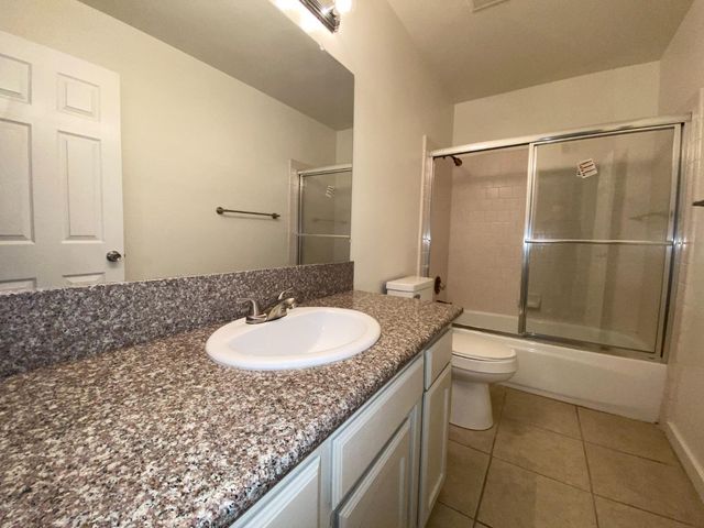 9583 N Meridian Avenue, Fresno, CA 93720