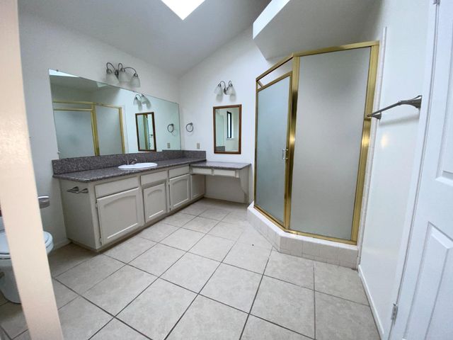 9583 N Meridian Avenue, Fresno, CA 93720