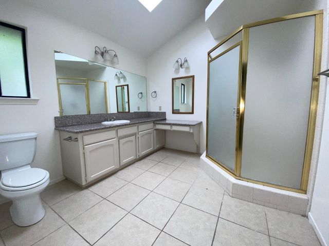 9583 N Meridian Avenue, Fresno, CA 93720