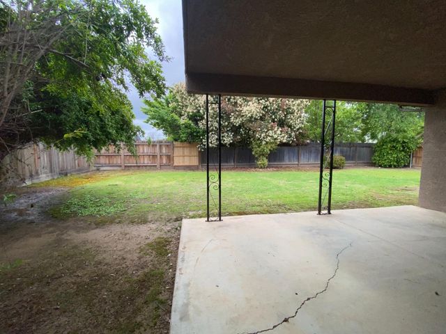 9583 N Meridian Avenue, Fresno, CA 93720