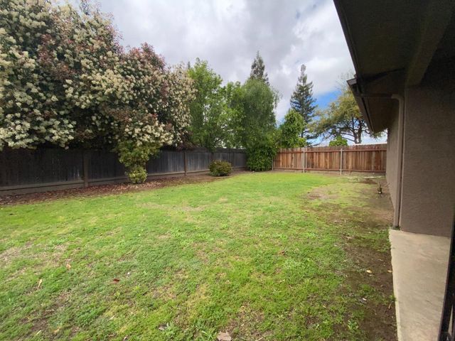 9583 N Meridian Avenue, Fresno, CA 93720