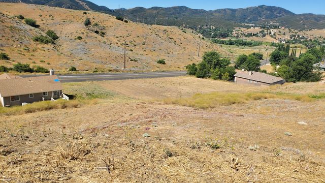 Mccloud Dr, Lake Elizabeth, CA 93532