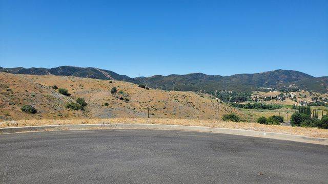 Mccloud Dr, Lake Elizabeth, CA 93532