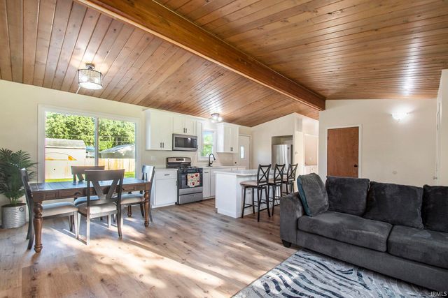 56435 Eastlea Drive, South Bend, IN 46619