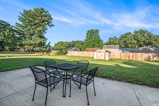 56435 Eastlea Drive, South Bend, IN 46619