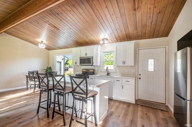 56435 Eastlea Drive, South Bend, IN 46619