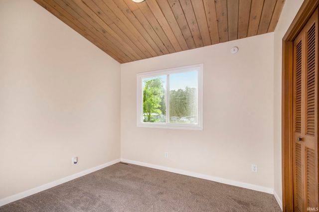 56435 Eastlea Drive, South Bend, IN 46619