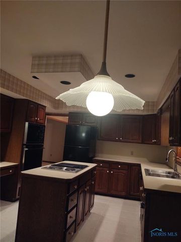 6855 Shooters Hill Road, Toledo, OH 43617