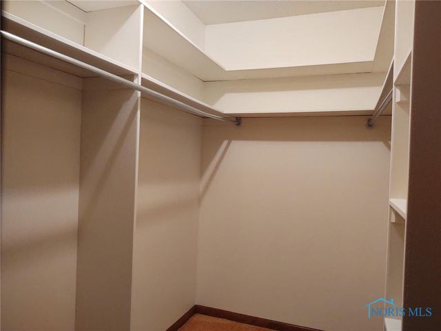 6855 Shooters Hill Road, Toledo, OH 43617