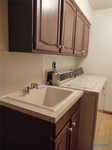 6855 Shooters Hill Road, Toledo, OH 43617