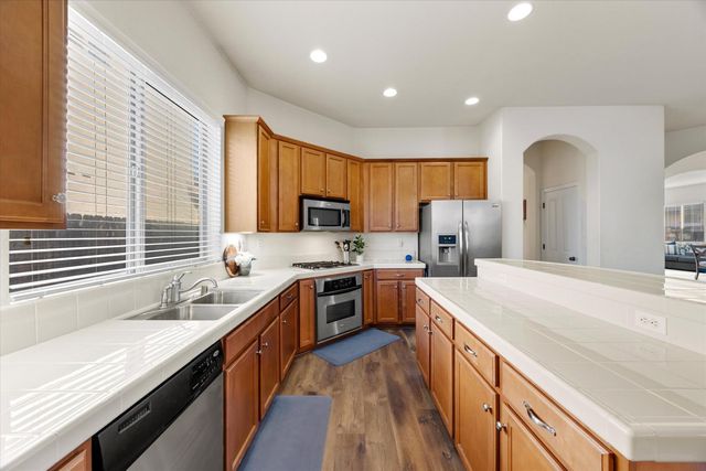 10330 Frank Greg Way, Elk Grove, CA 95757