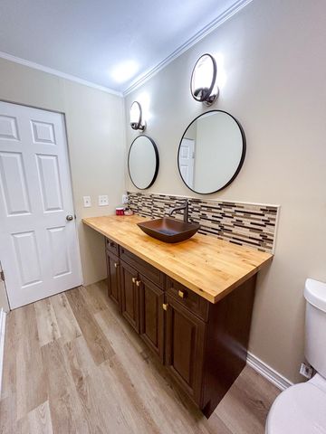 1246 Dyemeadow Lane, Flint, MI 48532