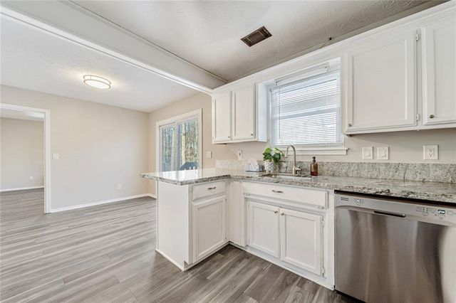 1069 Ashwood Circle, Lawrenceville, GA 30046