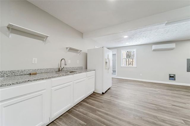 1069 Ashwood Circle, Lawrenceville, GA 30046