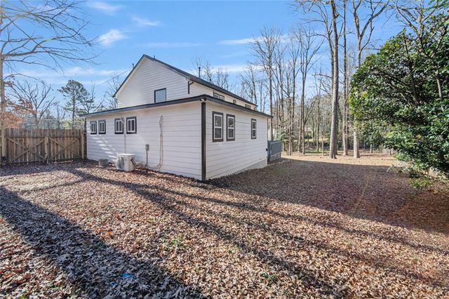 1069 Ashwood Circle, Lawrenceville, GA 30046