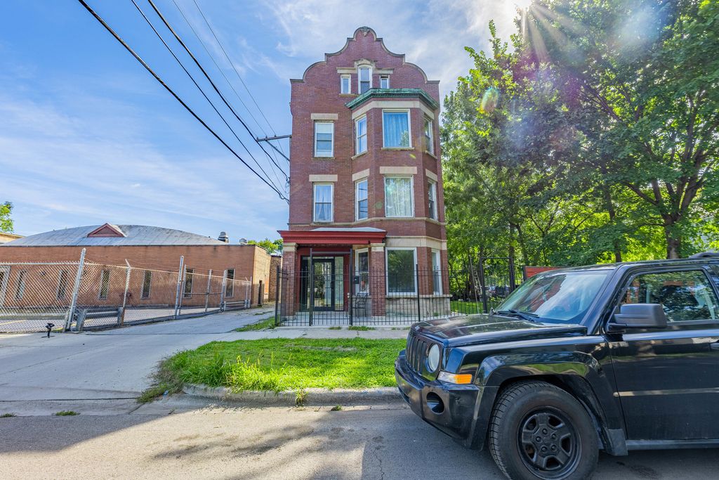 5115 S Laflin Street 1, Chicago, IL 60609