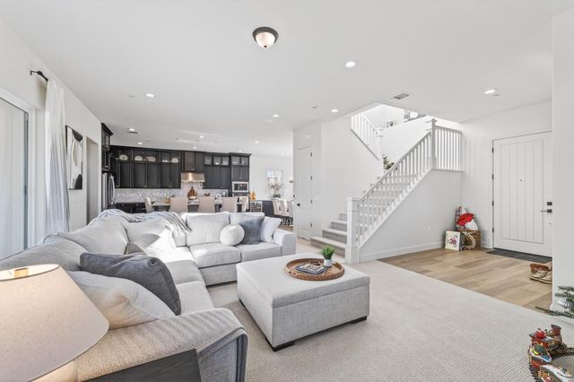 585 Santa Lucia Way, Marina, CA 93933