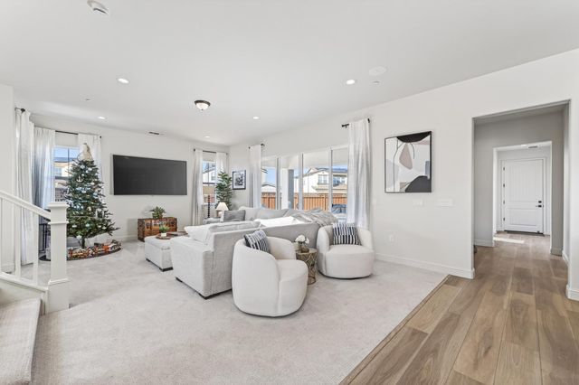 585 Santa Lucia Way, Marina, CA 93933