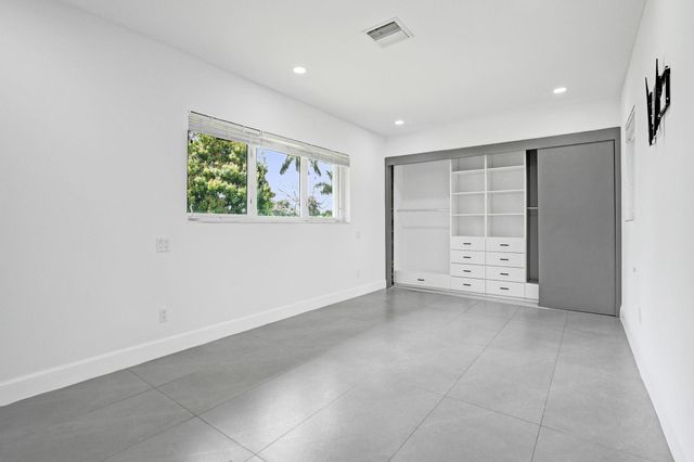 6700 E Tropical Way, Plantation, FL 33317