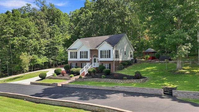 1052 Madden Bridge Road, Central, SC 29630