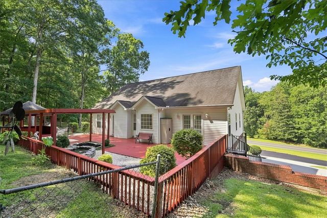 1052 Madden Bridge Road, Central, SC 29630
