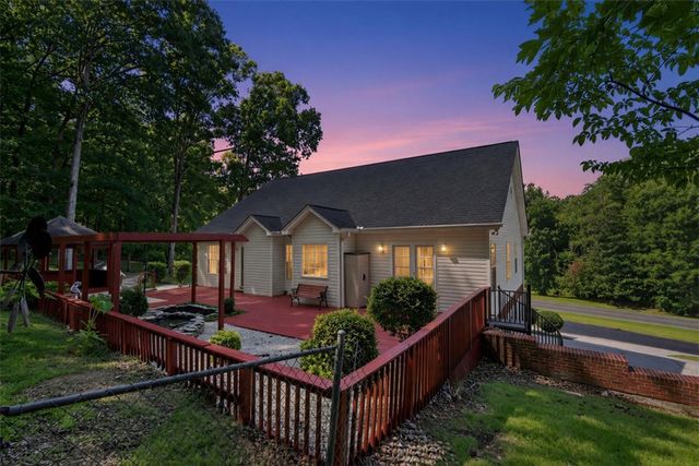 1052 Madden Bridge Road, Central, SC 29630