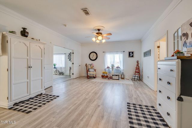 1404 Van Oaks Drive, Kingsport, TN 37665