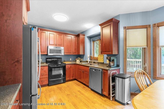 3930 Camperdown Drive, Lansing, MI 48911