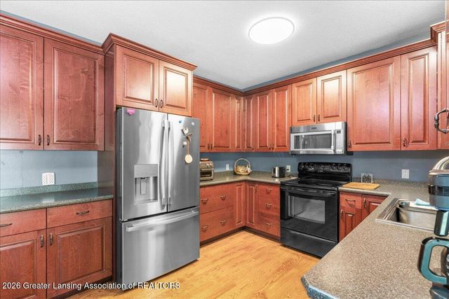 3930 Camperdown Drive, Lansing, MI 48911