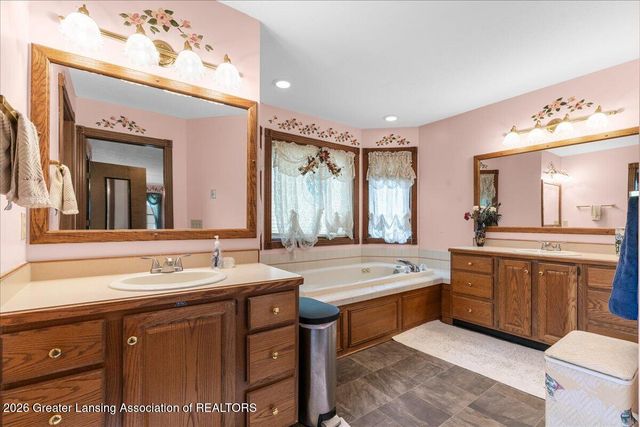 3930 Camperdown Drive, Lansing, MI 48911