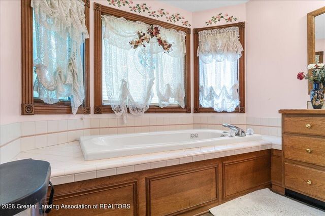 3930 Camperdown Drive, Lansing, MI 48911