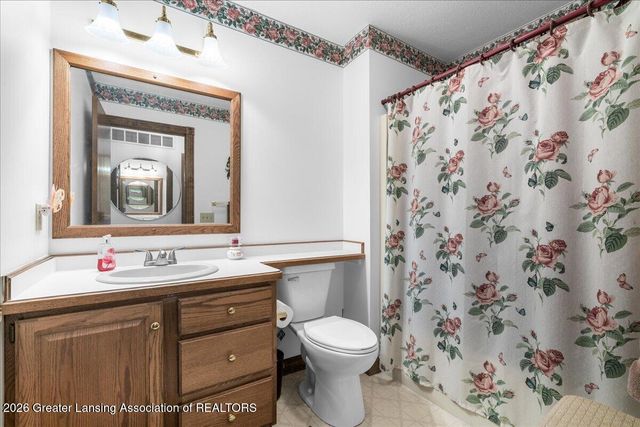 3930 Camperdown Drive, Lansing, MI 48911