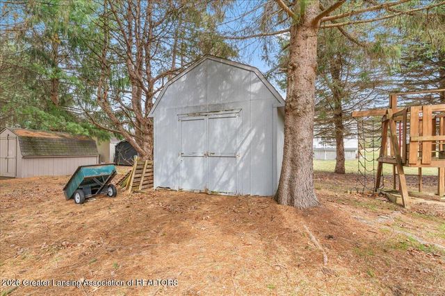 3930 Camperdown Drive, Lansing, MI 48911