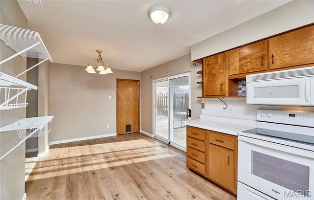 3204 Bristol Hall Drive, Bridgeton, MO 63044