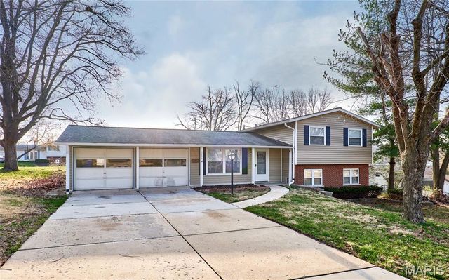 3204 Bristol Hall Drive, Bridgeton, MO 63044