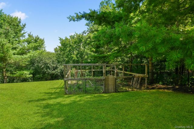 214 W Mombasha Road, Monroe, NY 10950