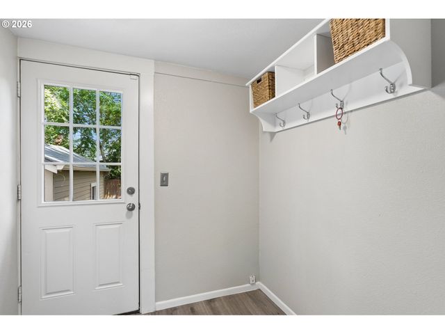 2720 Se 66TH Ave, Portland, OR 97206